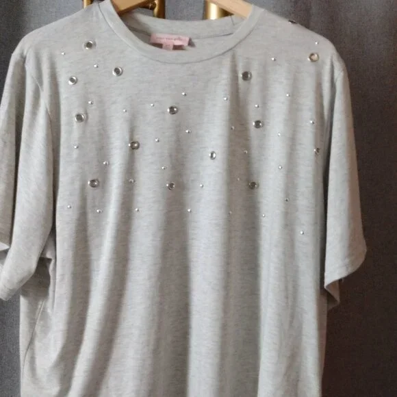 Rose & Grey 2X Embellished Gray Tee Rhinestone Stud Top Plus Size NWOT - Picture 3 of 5